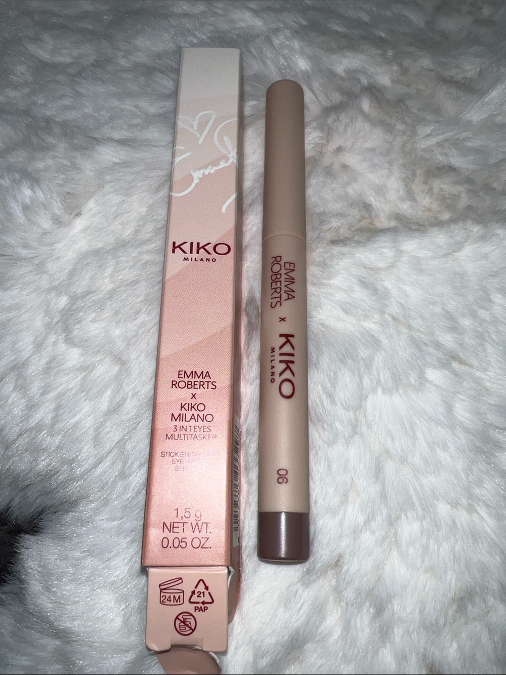 KIKO Milano x Emma Roberts Eyes Multitasker Stick - 06 Over the Taupe